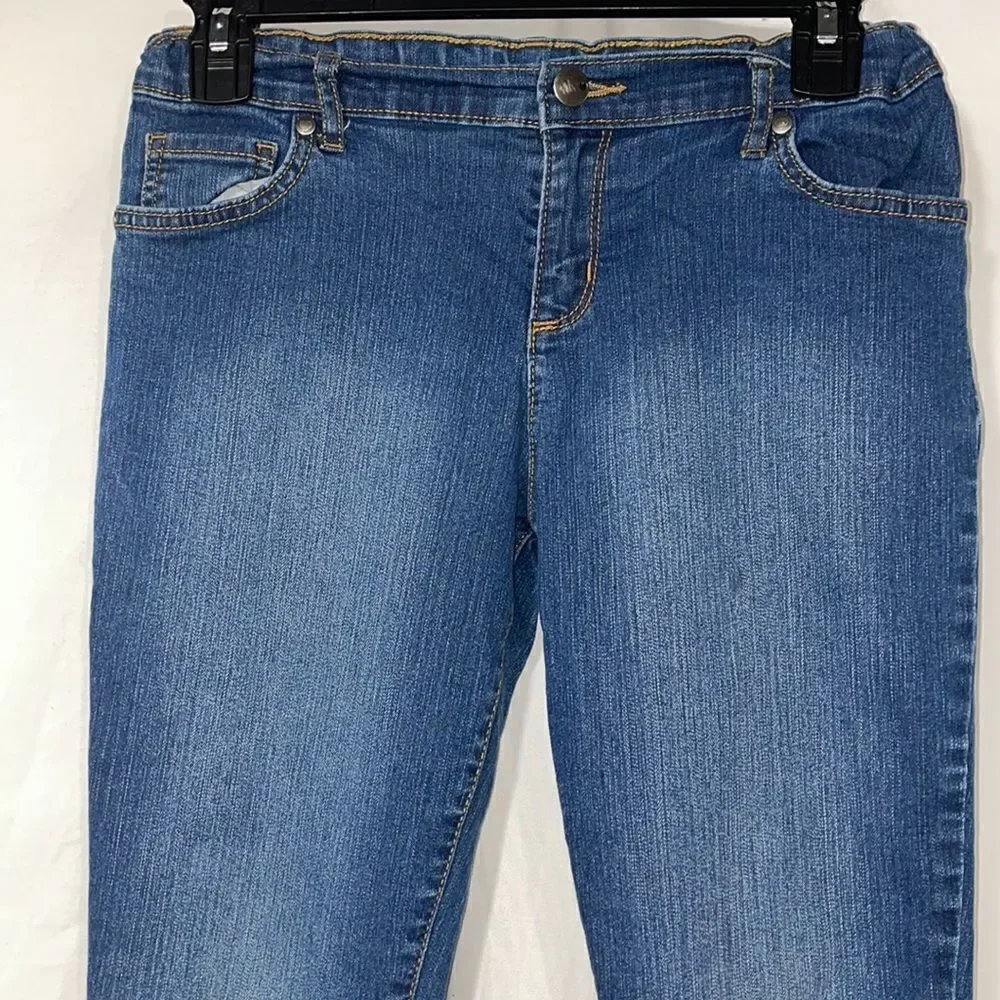 Place skinny jeans